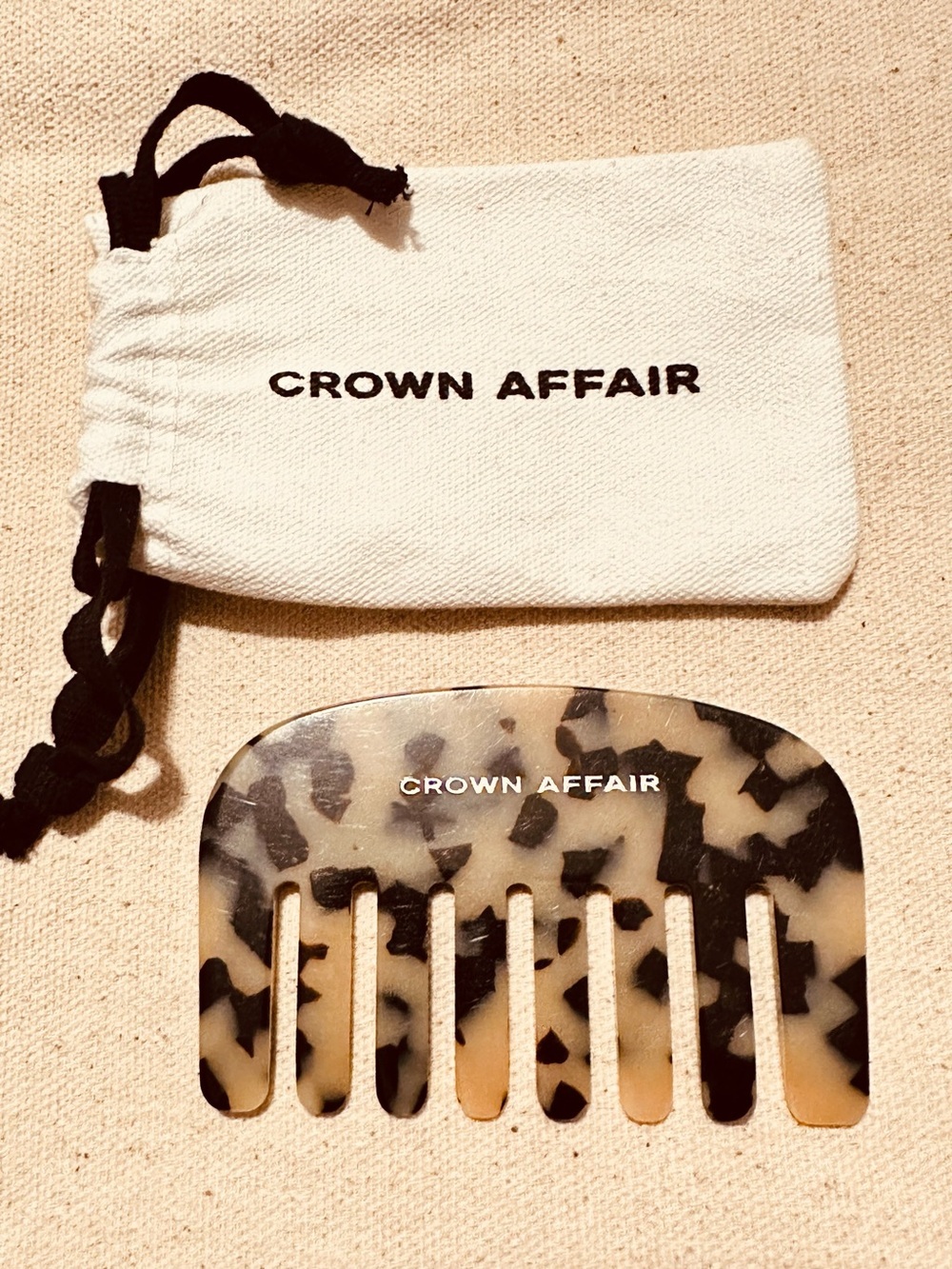 Crown Affair | Comb | Tortoise Wide-Tooth Hair Comb | Black & Cream